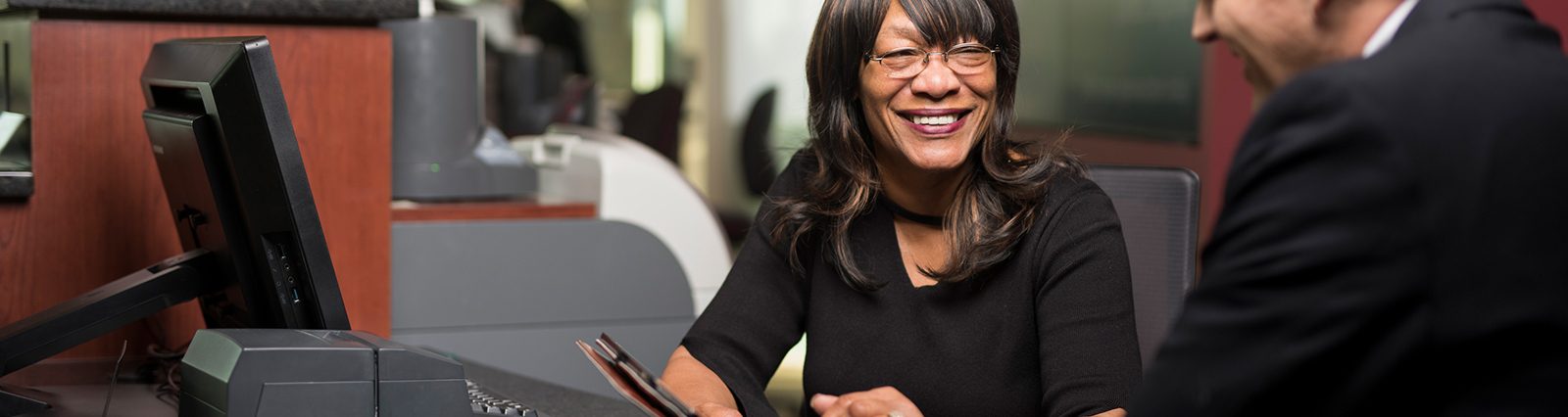 Digital Services - Woman helping customer with tablet